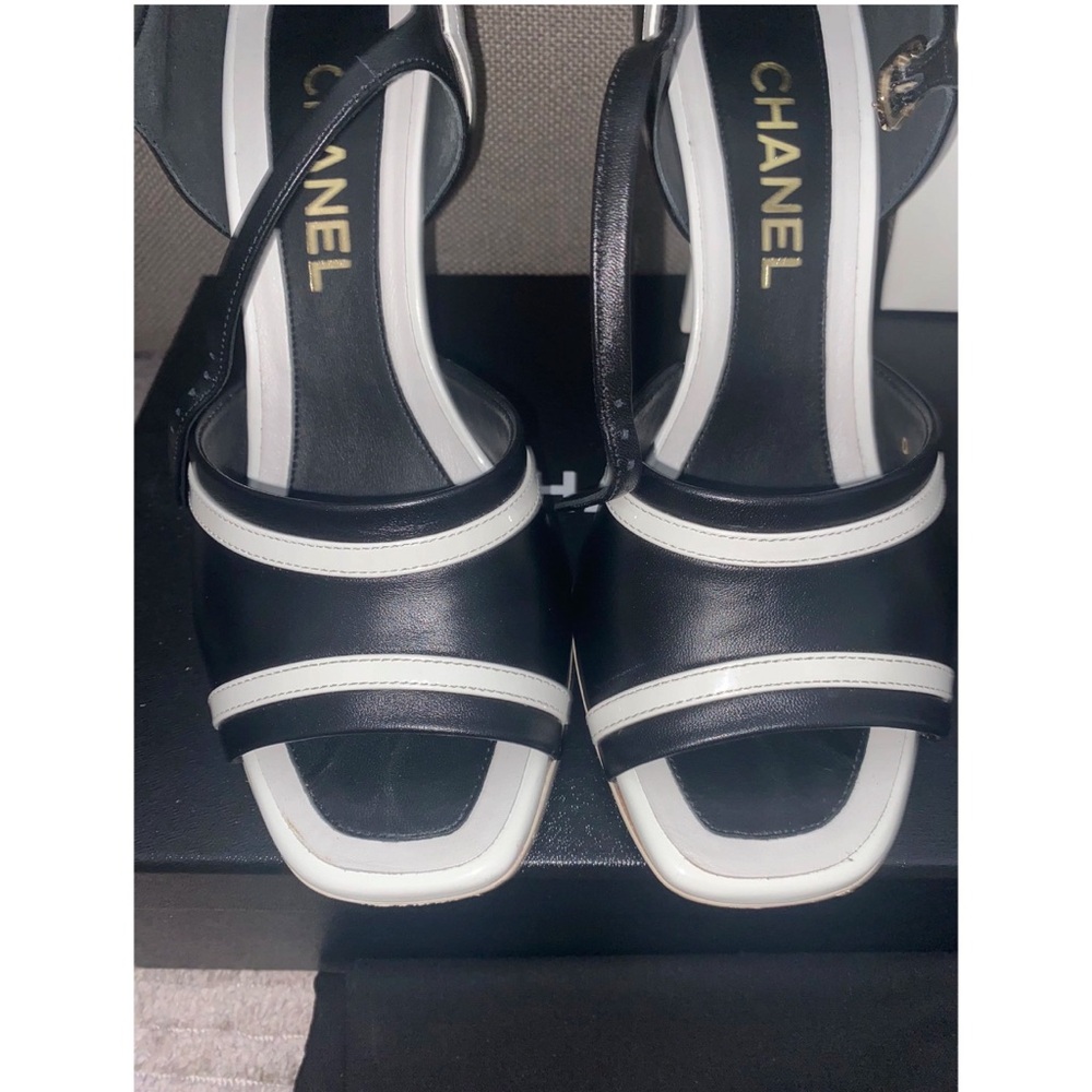 CHANEL Elegant Black and White Heels Sz 37.5 - Picture 10 of 10